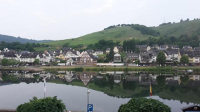  Mosel View Old Town Apartments  Целль